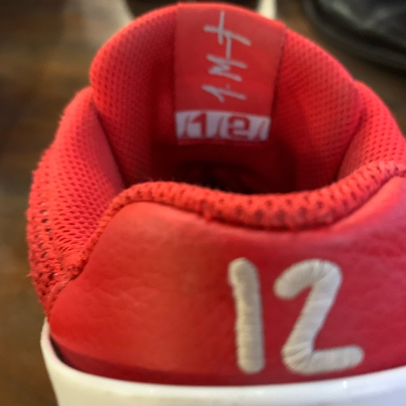 Nike Ja Morant (Gently worn/Like New)
Nike Men's 9 Athletic Shoes - Picture 10 of 11